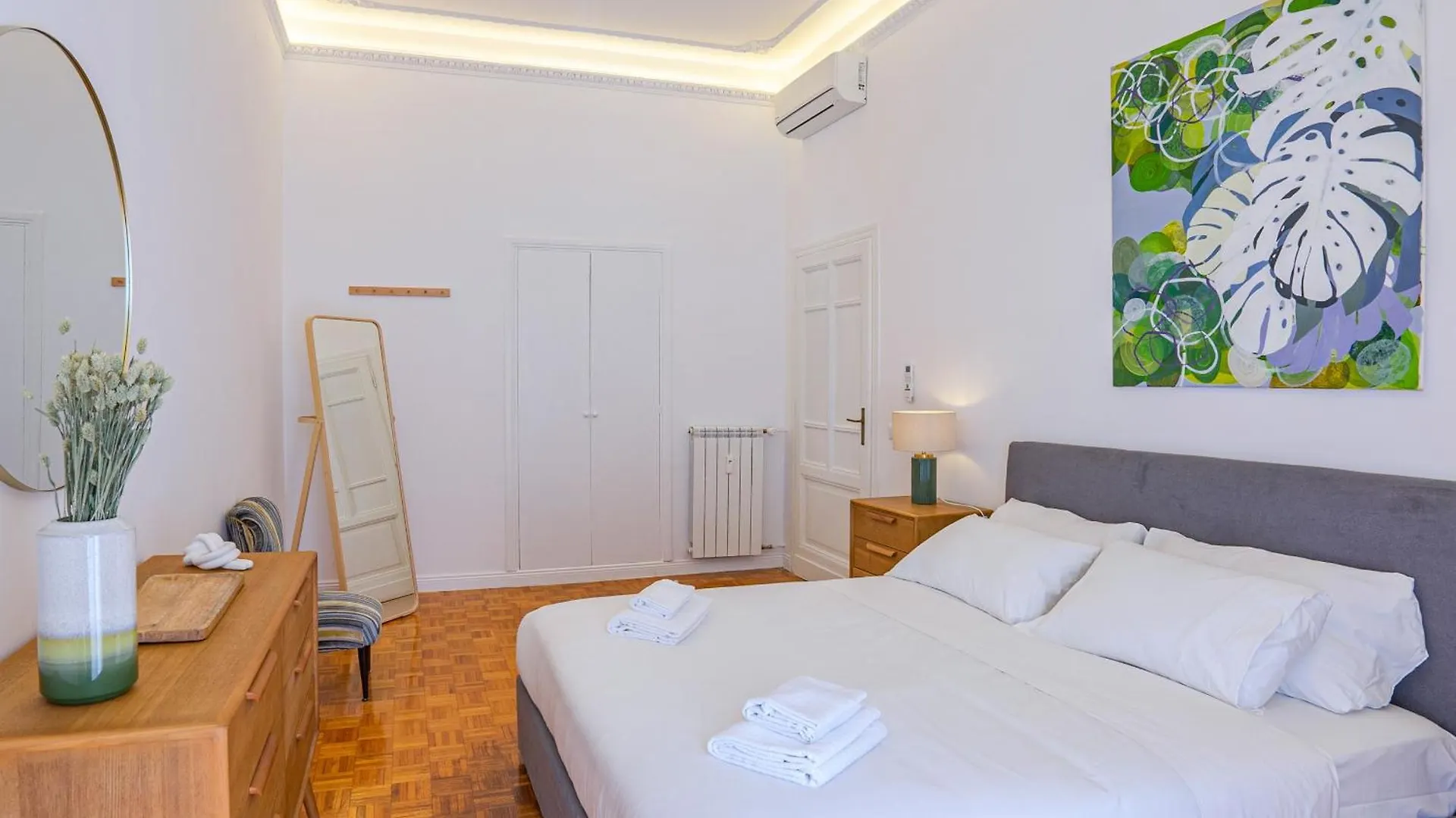 Domus San Giovanni Elegant Apartment Rome