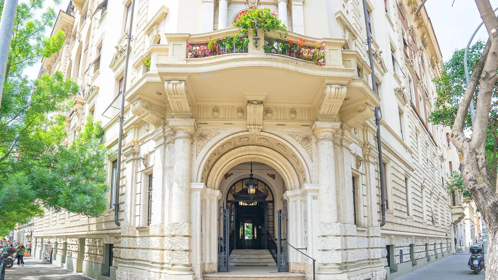 Domus San Giovanni Elegant Apartment Rome Italy